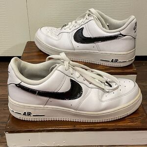 Nike Air Force 1 Men’s White With Black Stripe Size 7